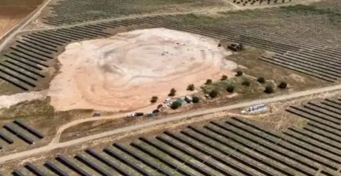 MMackeyAuthor's tweet image. A 5,000-year-old Late Neolithic fortress, built around 3000 BC, was discovered in southern Spain. Inside the structure, the body of a Roman soldier was found, buried 2,500 years after its foundation.

tinyurl.com/v2th9cum

#Neolithic #NeolithicPeriod
