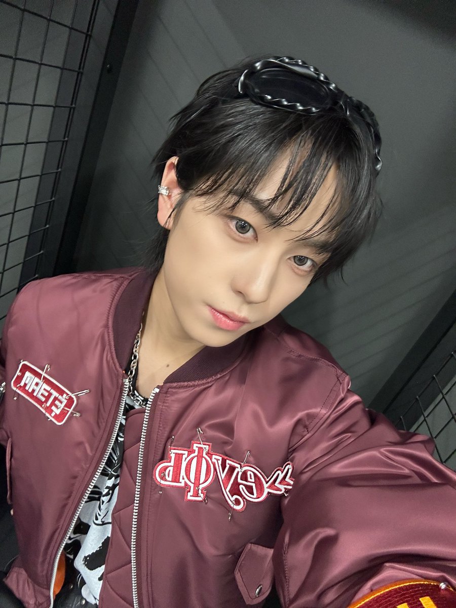 takiiful's tweet photo. when he does look like a girl #overlyinterested https://t.co/ynv3KUo7PR