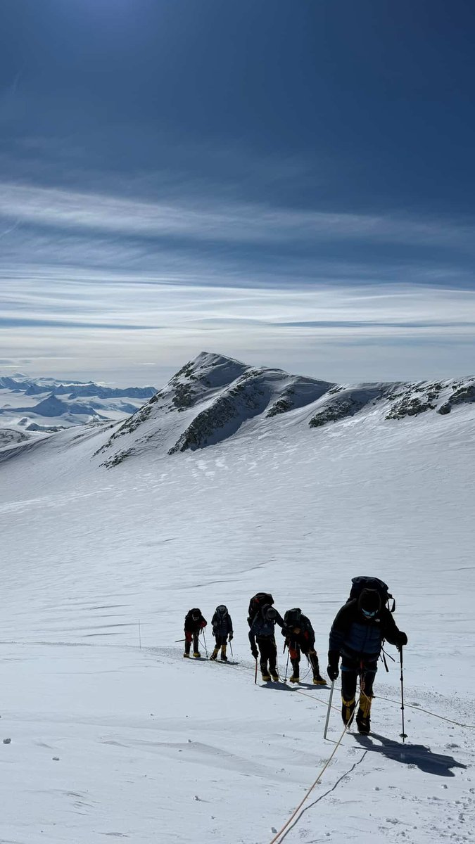🧗‍♀️🏔️ Rachel Smith, the first child in NI to receive an insulin pump at the Ulster Hospital, is continuing to make history as the first woman with Type 1 Diabetes to have summited Antarctica’s highest peak! ❄️💙

WELL DONE! All while raising funds for <a href="/BT1DUK/">Breakthrough T1D UK</a> 👏