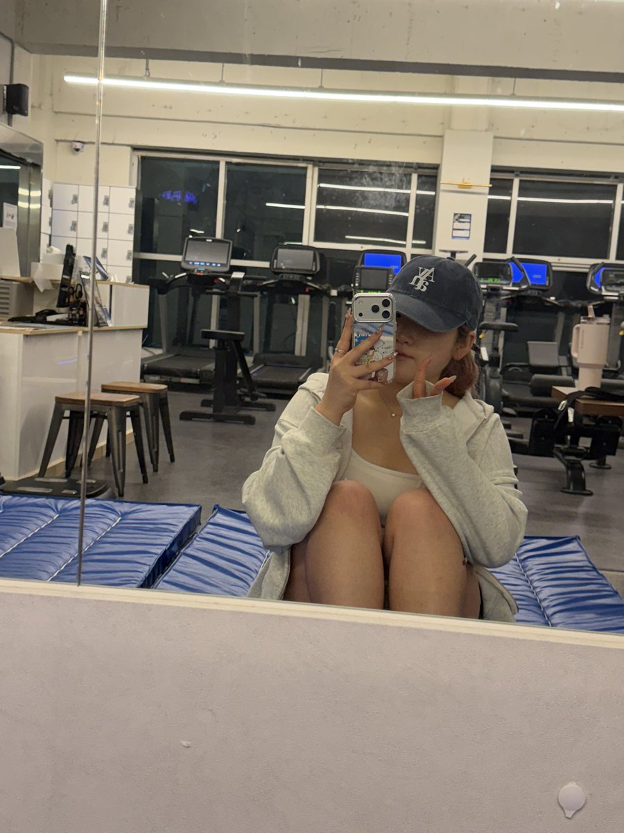 발목 이슈로 꿍디 깔찍하고 상체를 해슨.. 나 내일 출근 못 해