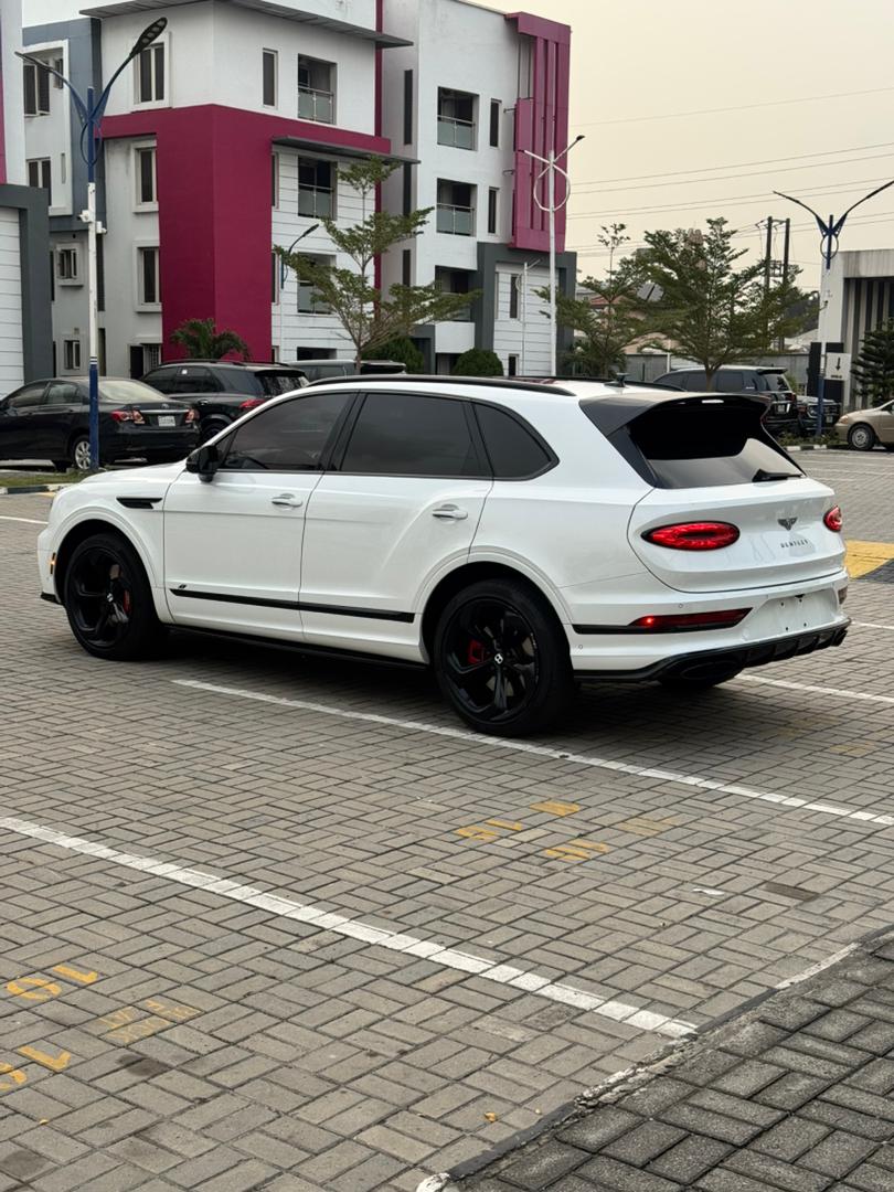 Beautiful Thursday From Here 💥 
#Zangarichdeals
2023 BENTLEY Full Option 
Price:400m
Location: Lagos