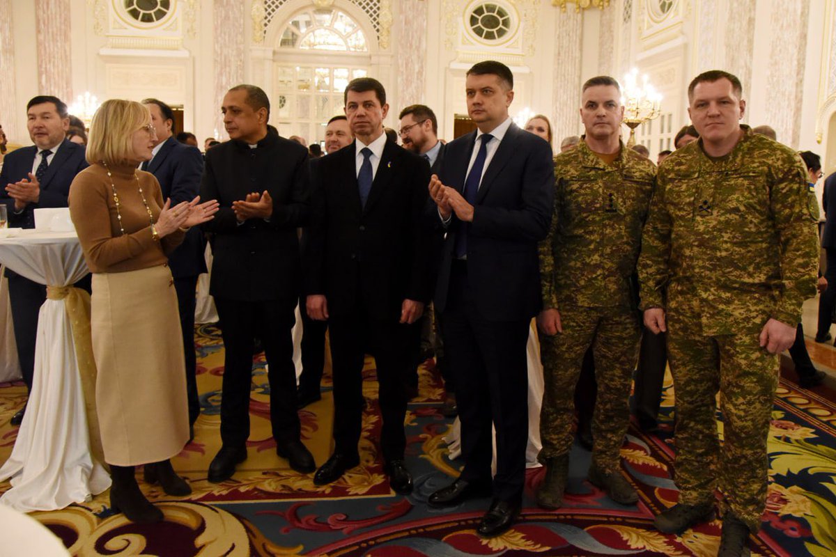 Grateful to Ambassador <a href="/RaviShan1972/">Ravi Shankar</a> for the reception marking the 77th anniversary of 🇮🇳India supports peace in 🇺🇦, provides humanitarian aid, remains a trade partner, and continues educational &amp; cultural partnership. Such ties strengthen trust and support future cooperation.