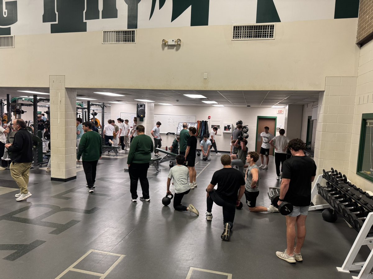 77079Athletics's tweet photo. Packed house for overtime and 5th set this week! @StratfordVball &amp; @StratfordFB1 aren’t taking off-season lightly! https://t.co/3ZRifwR8Sg