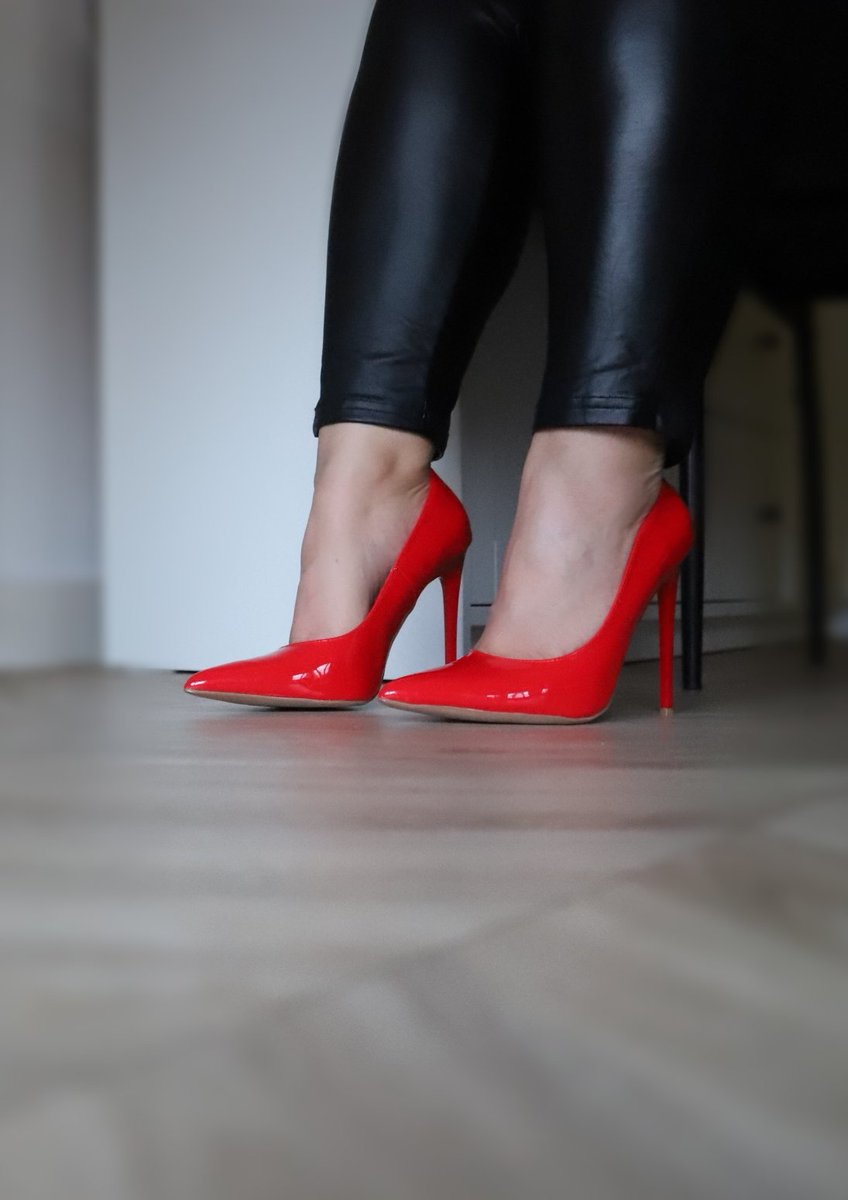 Feet__Queen_'s tweet photo. Red❤️ my favorite color!

#feetِ #feetfetısh #feetworshi̇p #feetbuyers #feetfindom #feet #red #highheels #HeelsOfTheDay #heels #findom #femdom https://t.co/cLpggsuPyL