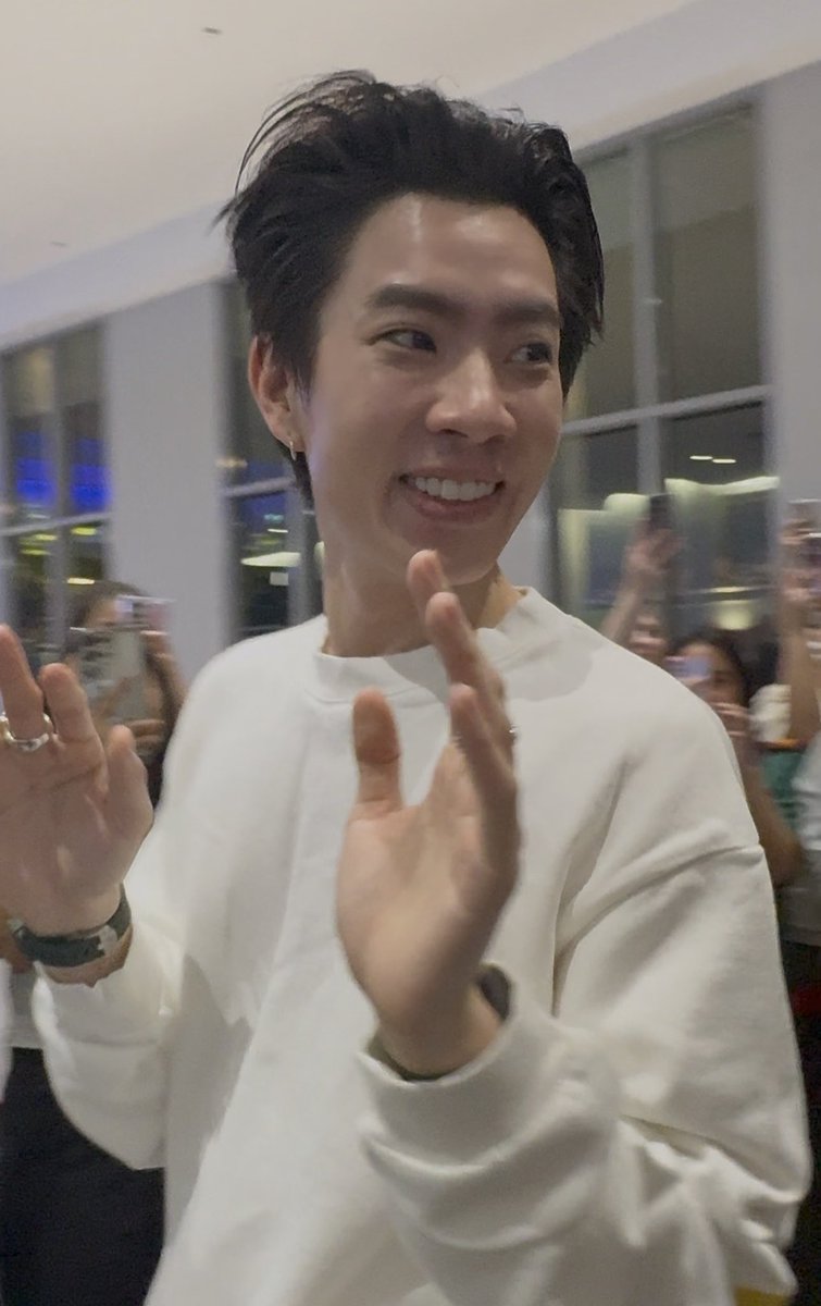 dearPPSS's tweet image. ได้เจอตัวจริง ตัวเป็นๆแล้ว หล่อมาก หล่อจริงๆด้วย

#สนามอ่านเล่น2026xOffGun