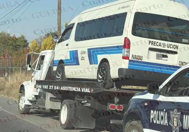 CuartodeGuerraT's tweet photo. ¿Negociazo en Teolocholco? Exhiben uso de grúas pese a prohibición del alcalde Valentín Meléndez
 - Cuarto de Guerra Tlaxcala https://t.co/BMRZGE5Gxj https://t.co/JERvUKnXOQ