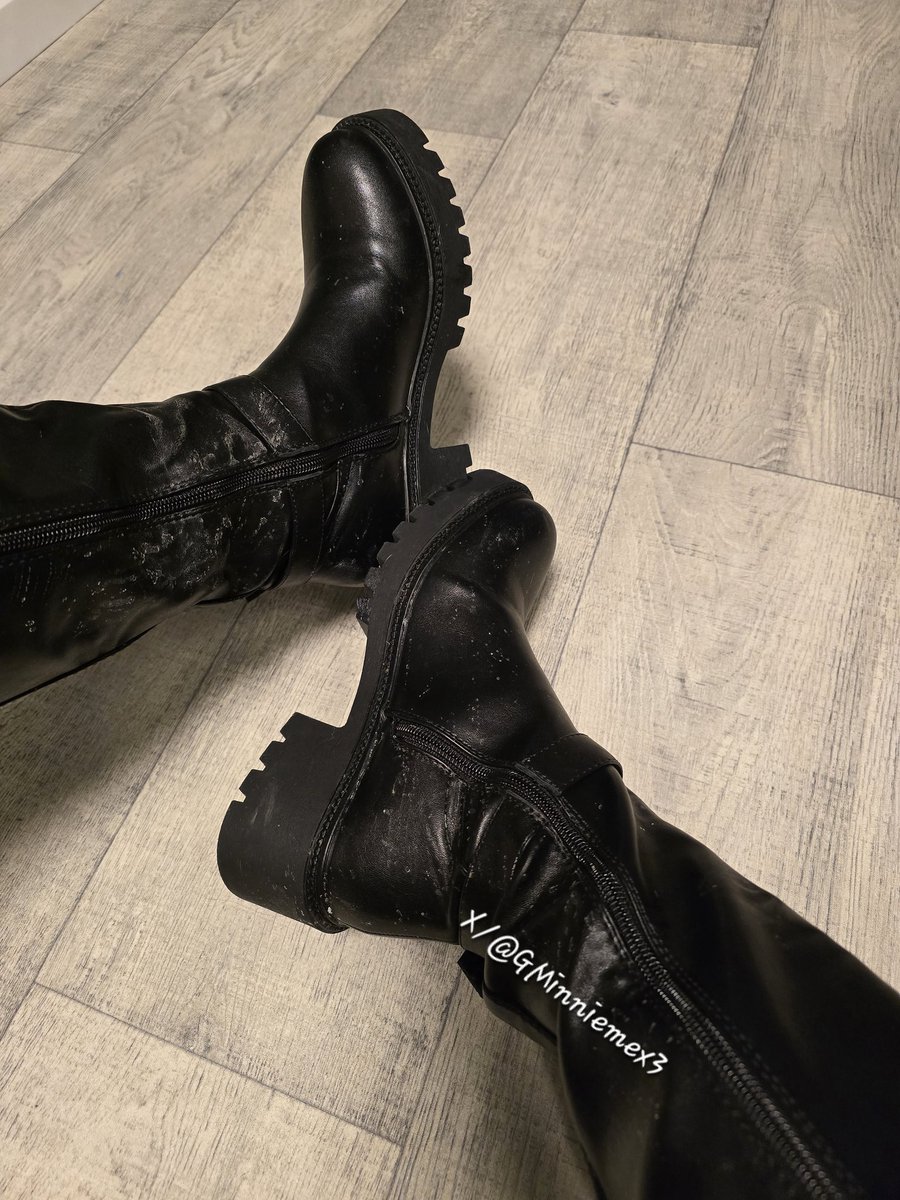 Neues Rad, da es letztes mal so 🔥war. Mal sehen ob ihr es wieder leer dreht.
Rechnungen alle von dieser Woche und 4 Felder für euch.
Stiefel eingesaut 🤣 Socken feucht geschwitzt.