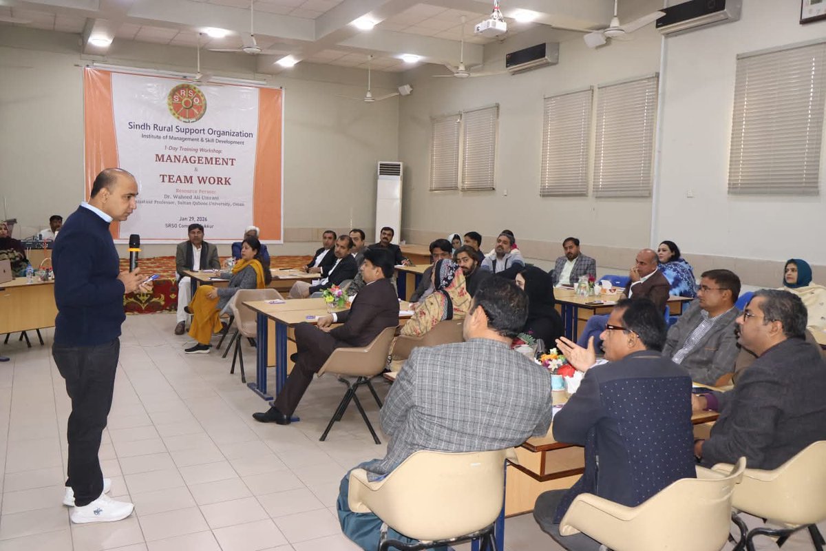 SRSO_Official's tweet photo. The training on πππ§ππ ππ¦ππ§π & ππππ¦π°π¨π«π€ was organized successfully by the #SRSOβInstitute of Management & Skill Development (#IMSD) at the SRSO Complex, Sukkur. 30 participants from SRSO head office, regions and districts attended the training.
#Sindh https://t.co/7uyvOWd03q