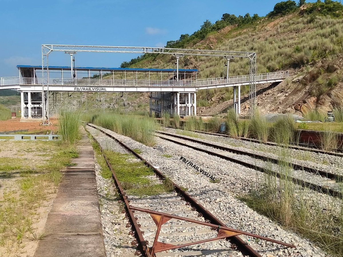 railvisual's tweet image. तिलैया कोडरमा नई रेललाइन पर स्थित झराही रेलवे स्टेशन का वर्तमान स्थिति..

पूर्व मध्य रेलवे से एक सवाल है आखिर कब तक इस नई रेललाइन को शुरू किया जाएगा , महोदय कृपया इसका जवाब जरूर दे ।
@drmdhnecr @ECRlyHJP
@RailMinIndia @drmdnr

#koderma #tilaiya #newrailline #Nawada