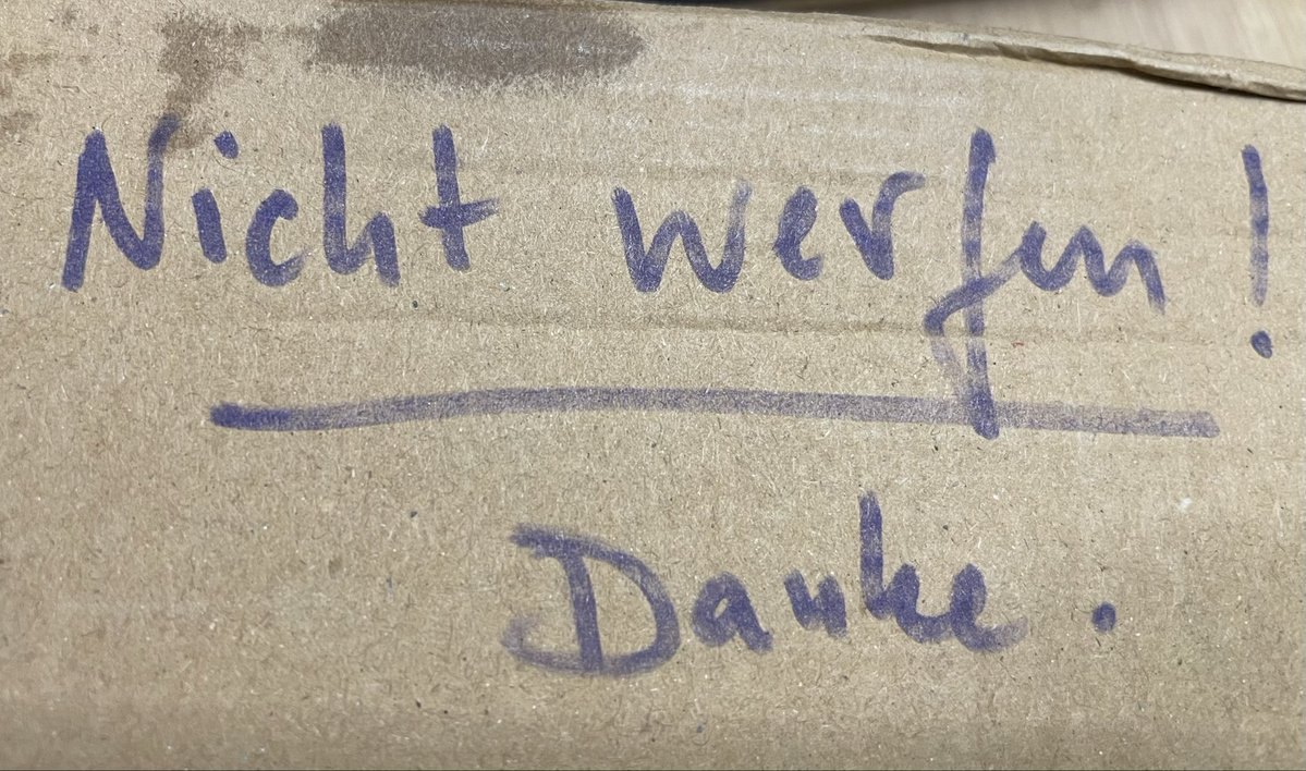 Der Warnhinweis auf dem Buchpaket eines umsichtigen Antiquars: