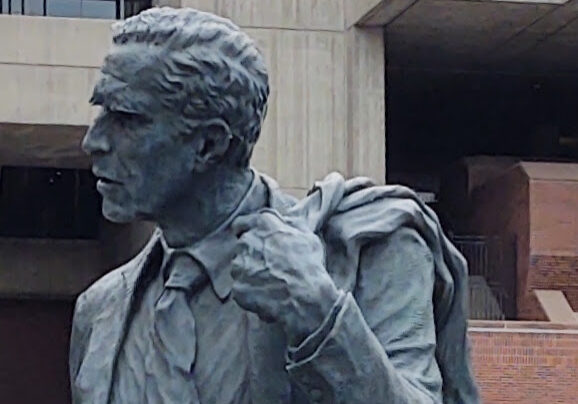 TheBostonIrish's tweet image. Larger than life #BostonMayor Kevin H. White died on January 27, 2012 at age 82. During his 4 terms in office, he revitalized downtown #Boston + branded Boston as a world-class city during the 1976 #Bicentennial celebrations. His statue at #FaneuilHall was unveiled in 2006 + is