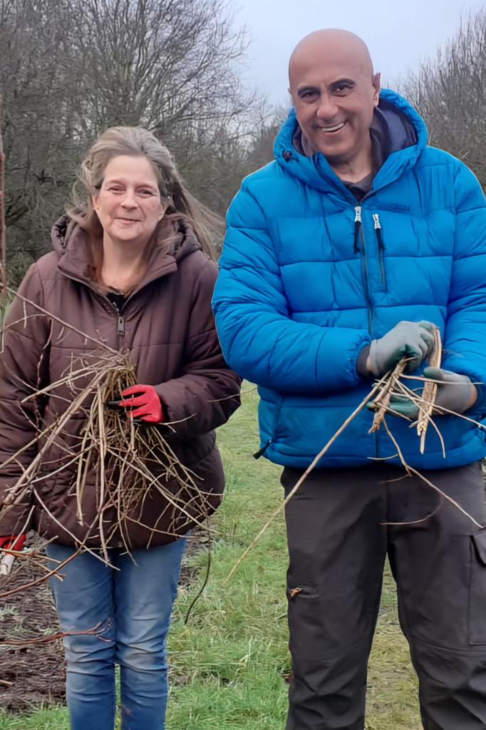 fruitnutvillage's tweet photo. #SouthernDriveForestGarden #ForestGarden #Monyhull #FruitAndNutVillage #DruidsHeath earlier today. https://t.co/9iAhcaX5Ee