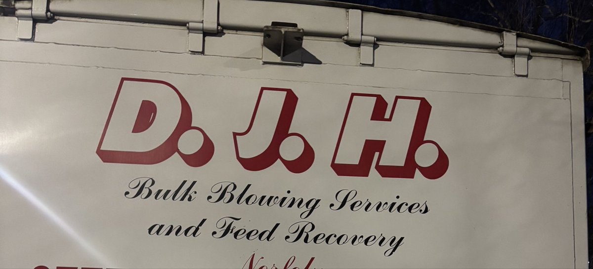 llamarmyphan's tweet photo. Found @danielhowell's super secret side business 😂 https://t.co/yWx6zsK6P3