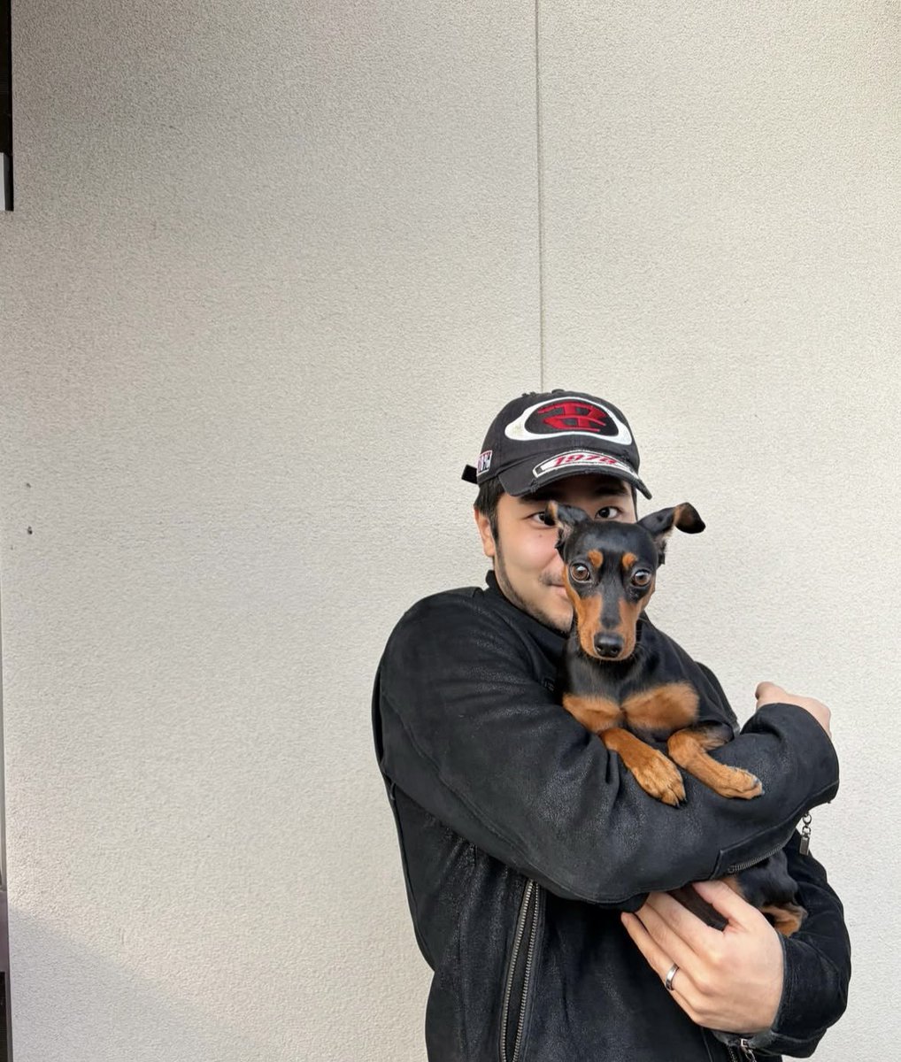 lornhub's tweet image. taeheon’s recent instagram post including a photo with jobu’s dog 👀 THEY’RE LEAVING THAT GREENROOM TOGETHER YES GAWD