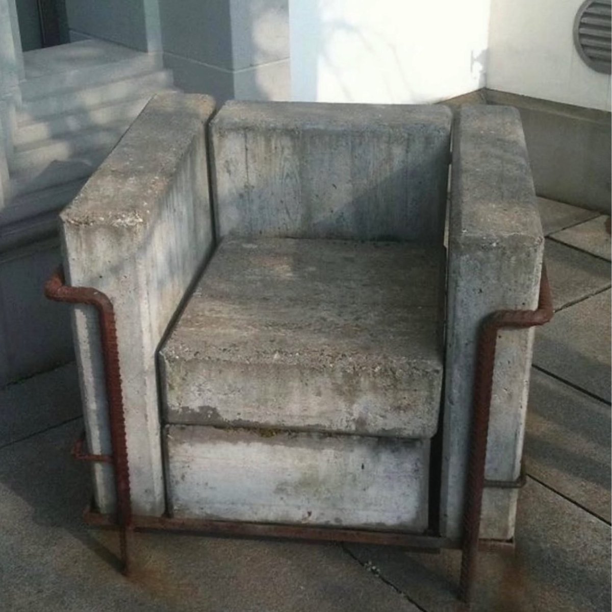 Concrete LC2 chair. Redesign by Stephan Zwicky, Zürich.
Original design by Le Corbusier, Charlotte Perriand &amp;
Pierre Jeanneret, 1928 🪨