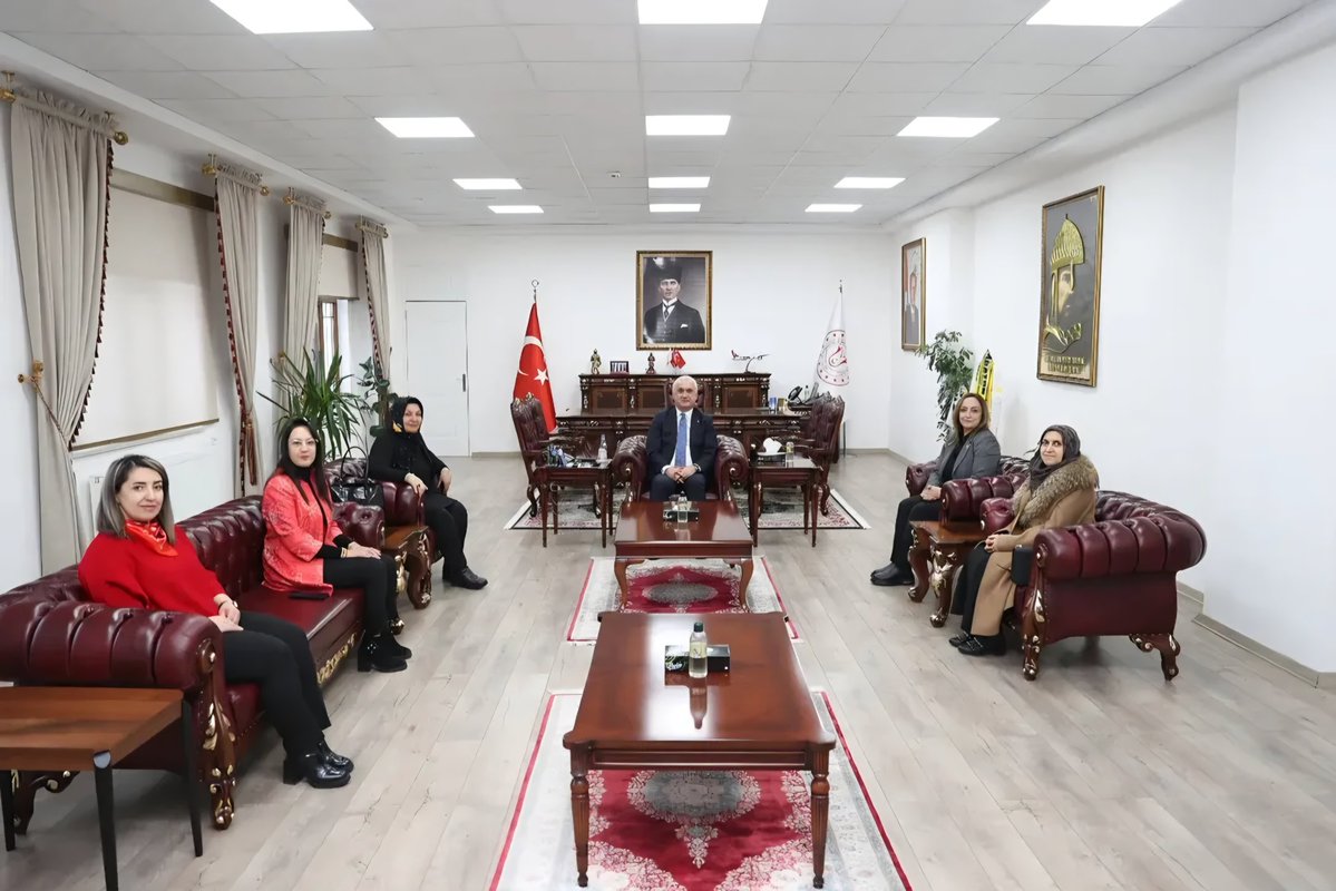 📍 Muş İl Valiliği

Bölge Koordinatörümüz Sn. <a href="/senelsavci/">Şenel Savcı</a> İl koordinatörümüz Sn. <a href="/nurdanert/">Nurdan Ertugrul</a>  Vekilimizin Eşi Sn. Makbule Şimşek ve Bitlis İl Kadın Kolları Başkanımız Sn. @cigdem_ula ile Sayın Valimiz Avni Çakır beyefendiyi ziyaret ettik. Misafirperverlikleri için teşekkür ederiz.