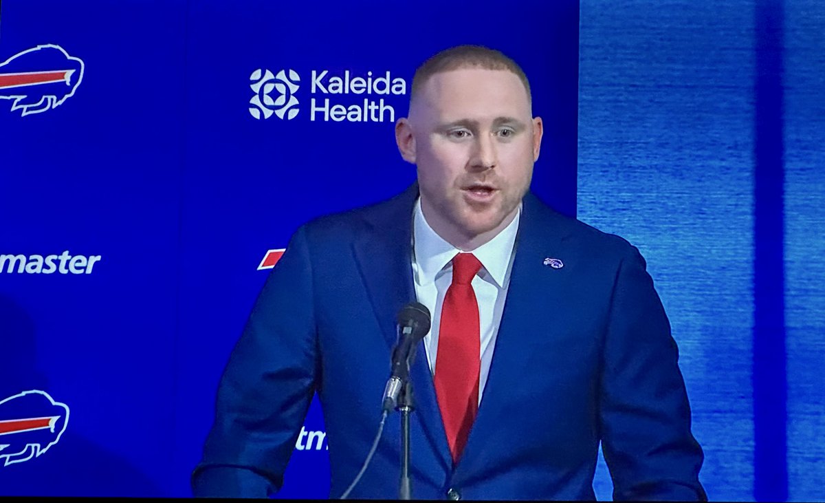 Prepare for slobbering #Buffalo media to wax poetic that Bubble Screen Brady “crushed his press conference”, “killed his press conference” and “he won the press conference”. Same bullshit reaped upon Rex Ryan during his introduction. Rex was a disaster. Just saying. #BillsMafia