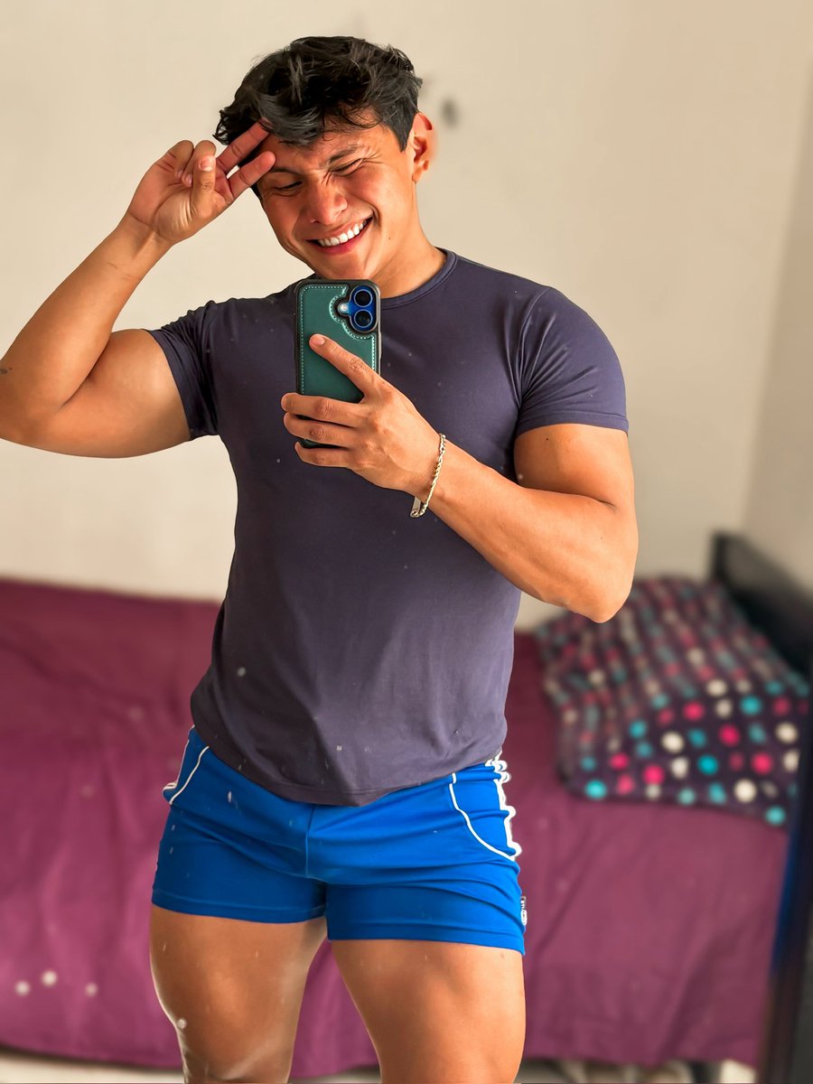 C R H I S tweet media