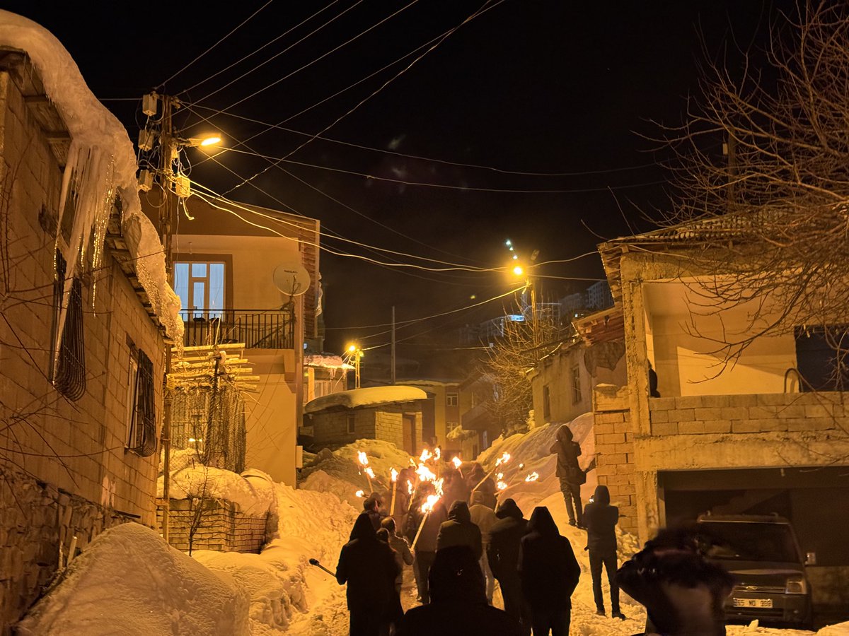 demgenc30's tweet photo. Em bi heman dil û biryardarîyê li dijî wehş û hovên HTŞê,li gel ROJAVA ne. BÎJÎ BERXWEDANA ROJAVA ✌🏻 https://t.co/oF7zlOLX23