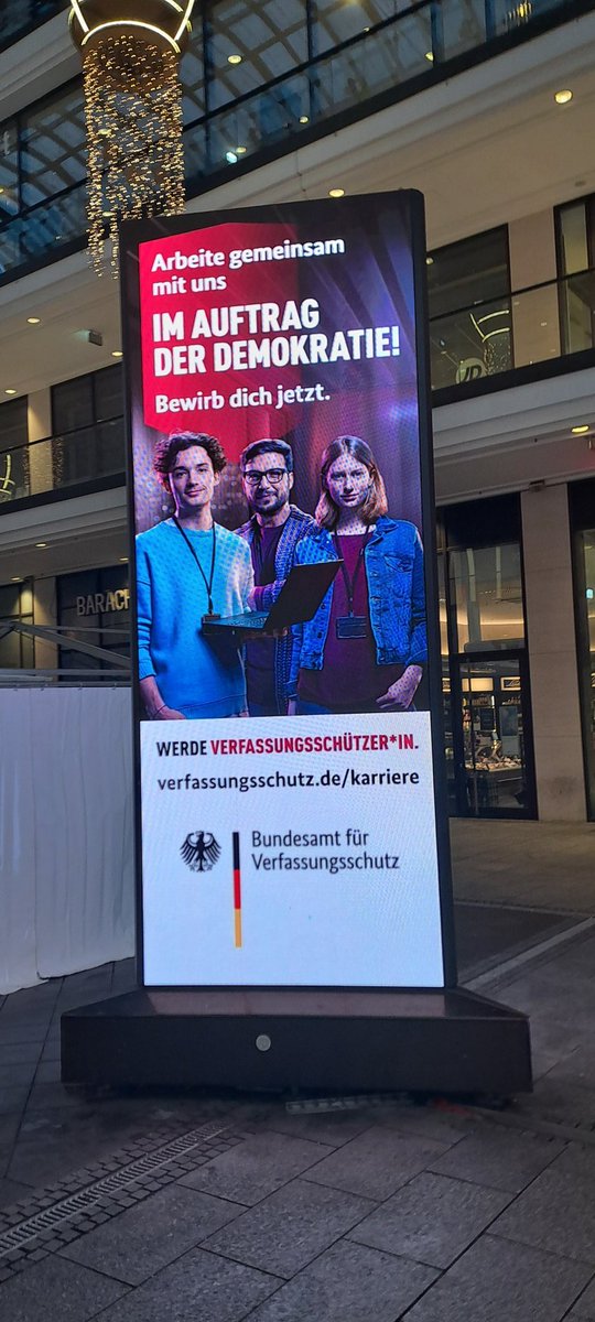 Ponko2121's tweet photo. @Alice_Weidel Jemand ein Job? https://t.co/mhnP7Gi3vk