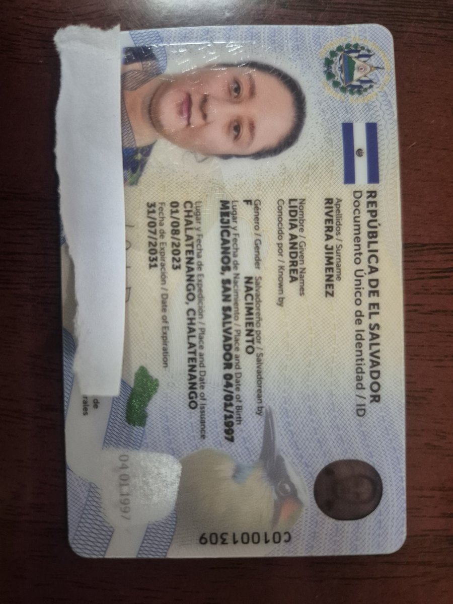 TatiKoz's tweet photo. @Canal4TCS @alertanoti @alertux encontré ayer este Dui, para que lo envien a sus contactos y ayudemos a su dueña, por favor https://t.co/ywJe2klLVq