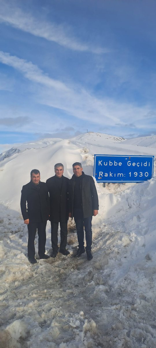 “Pütürge dönüşü, Kubbe Dağı’nın zirvesinde bu manzarayı es geçmek olmazdı. ❄️🏔️”