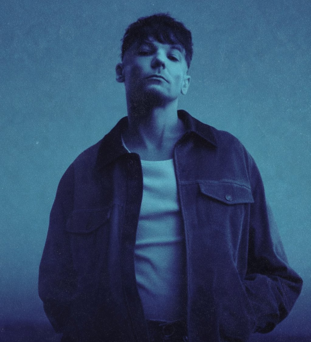 t91loupics's tweet image. him. 🌀🤍⭐️