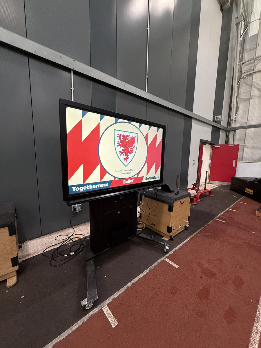 GeorgeOCoaching's tweet photo. On Monday 26th January, I attended my second residential as part of my master’s degree at the University of South Wales, where I am studying MSc Advanced Performance Football Coaching alongside my UEFA A Licence 🎓⚽️ https://t.co/hZoqJ2oJ27