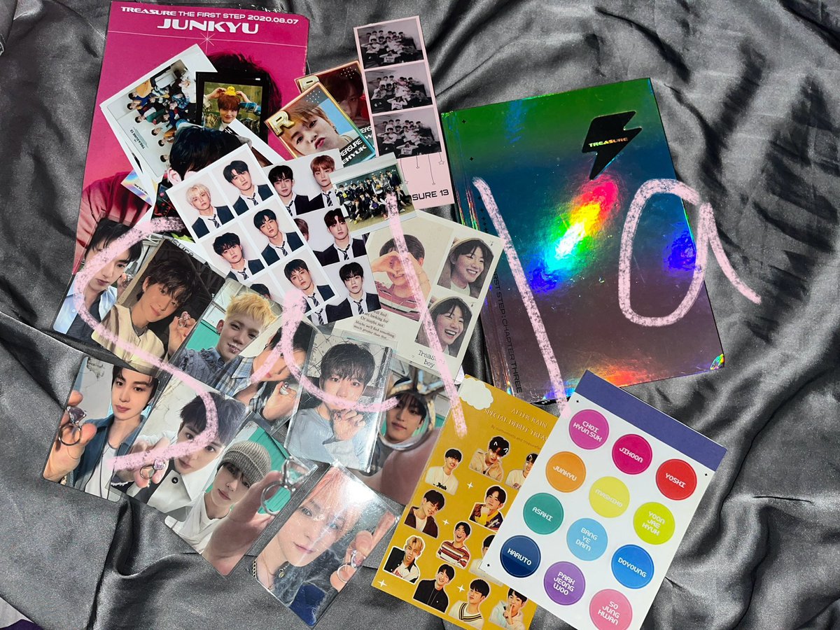 0909pages_'s tweet photo. WTS TREASURE LIGHTSTICK TREASURE VER 1 TEULIGHT 

– 460.000
- co by 🍊 
-  inc strap + box
– goodcon, GA BUDEKKK 

📍 Kebon Jeruk, Jakarta Barat (cod boleh tapi sekitar sini yah) 

💗 freebies album, photocard official, sticker, dll 💗 

wts wtb treasure lighstick teulight https://t.co/GIm898lbV9