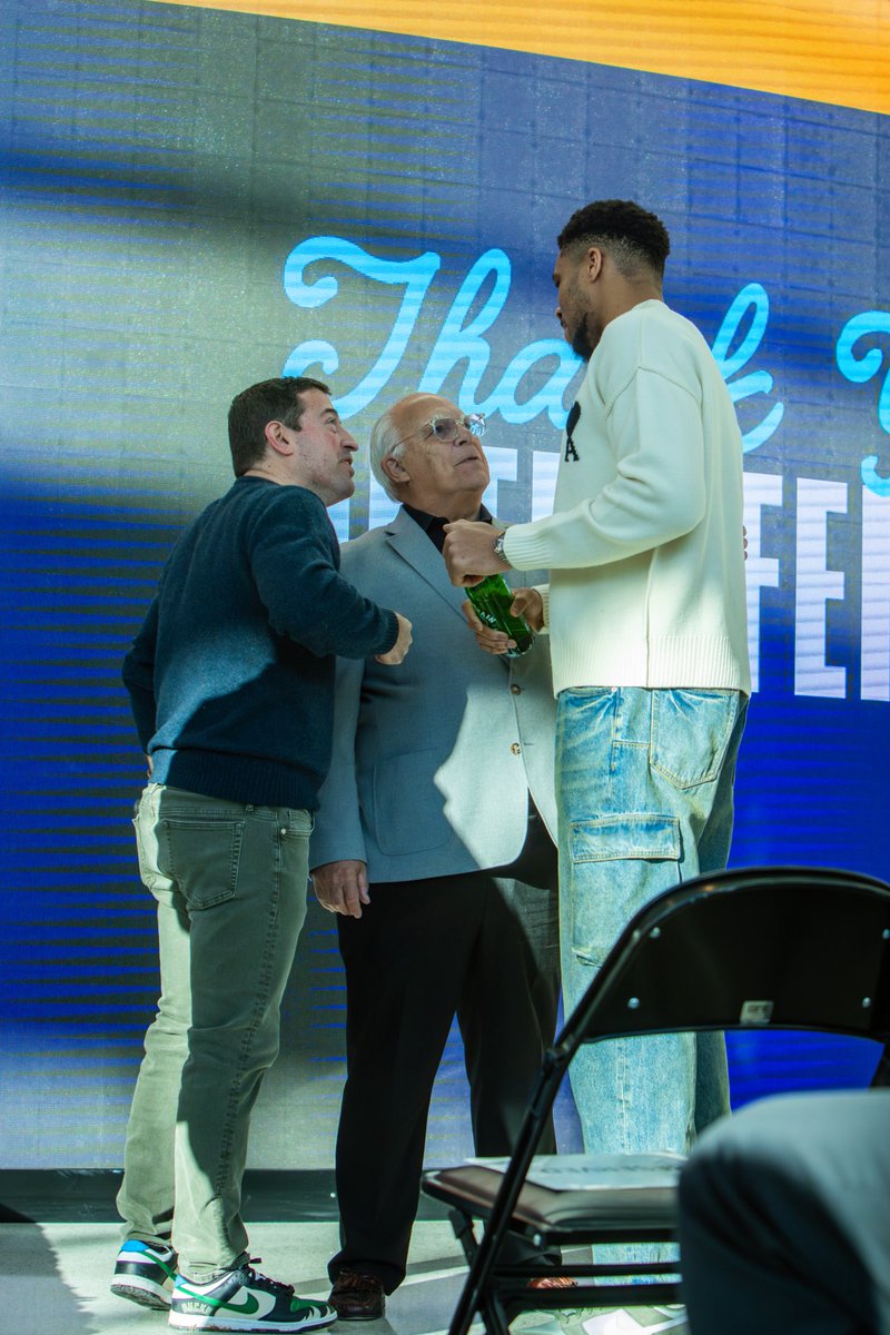 ESPNMilwaukee's tweet photo. Greatness appreciates greatness 🔥

Thank you, Peter Feigin! #FearTheDeer https://t.co/WbxgoMYpcl