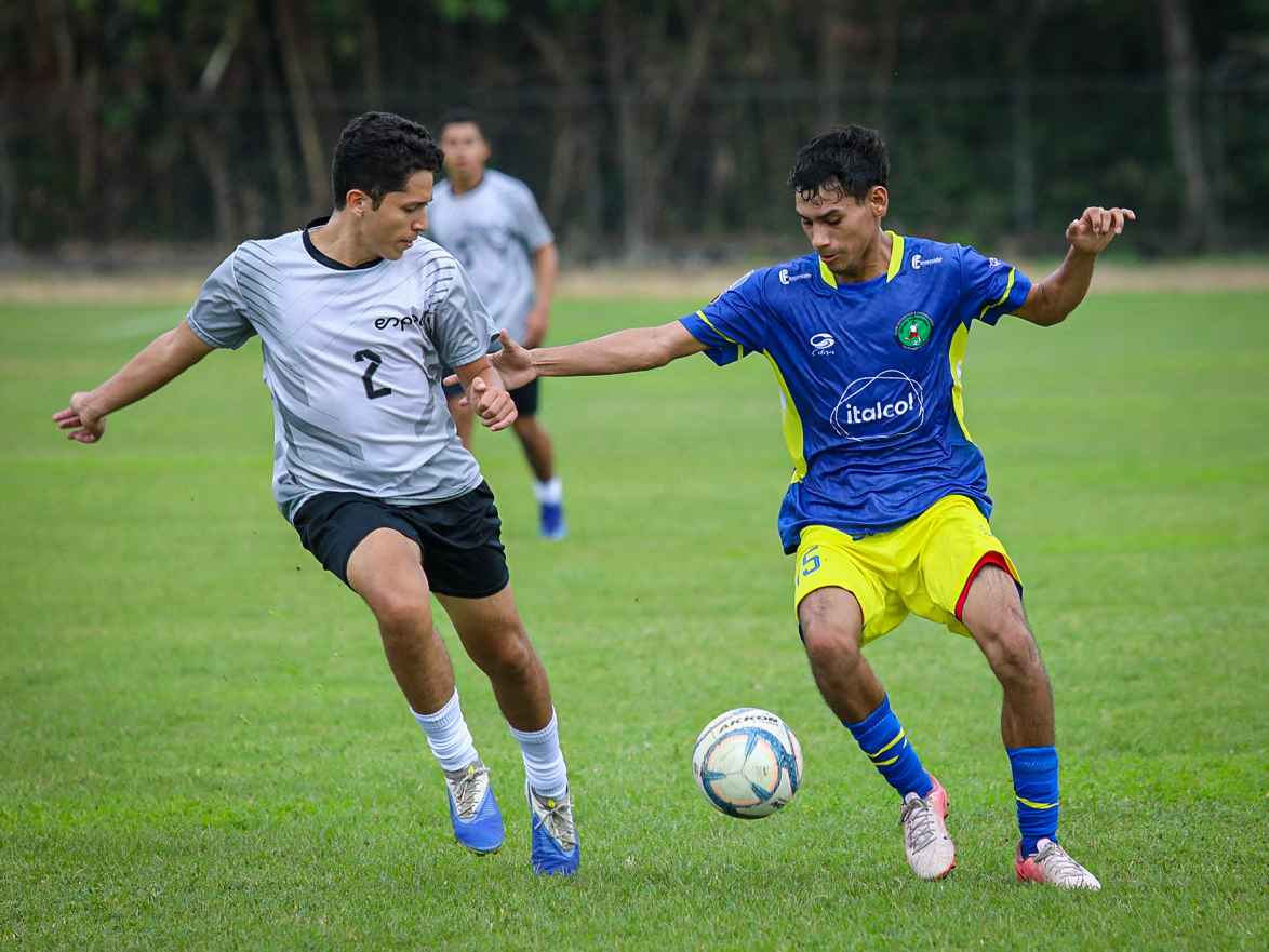 FEFecuador's tweet image. 🔥 Goles, carácter y universidades que pisan fuerte.

🔎 La quinta fecha del Torneo Universitario subió la intensidad en todo el país. 

📲 Te lo contamos aquí: fef.ec/el-torneo-univ…