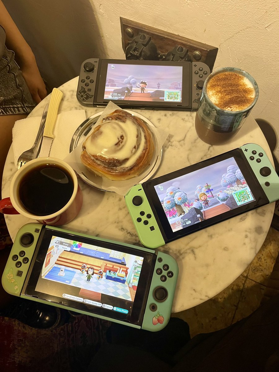 slowlifefantsy's tweet photo. animal crossing club meeting gerceklestirildi https://t.co/5N3iRFqJLk