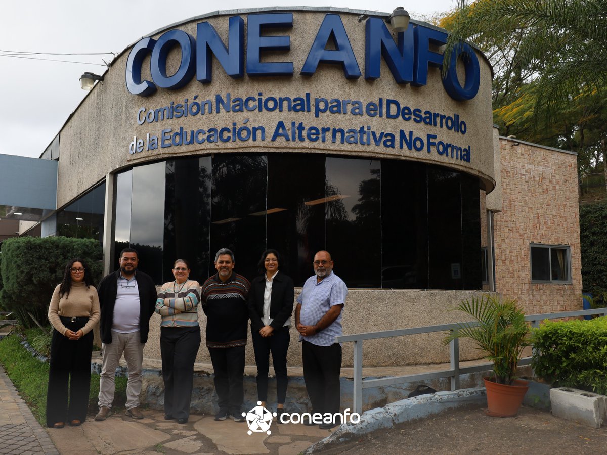 coneanfo_hn's tweet photo. 🤝 La #CONEANFO y @RDSHonduras coordinan acciones para implementar #ConSTe, plataforma que conectará técnicos con empleo en Copán, Lempira y Ocotepeque con apoyo de la @UEenHonduras y @DiakoniaLA. Impulsamos a jóvenes egresados hacia más oportunidades. 🚀 #EmpleoJuvenil https://t.co/wFSOl7Eo6Y
