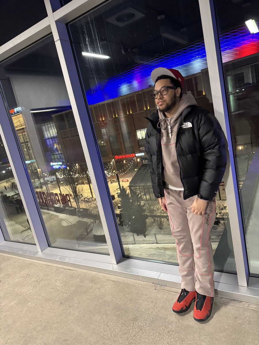 Mari2x_'s tweet photo. only cuz i haven’t posted on here in a min https://t.co/l2giJcLPvO