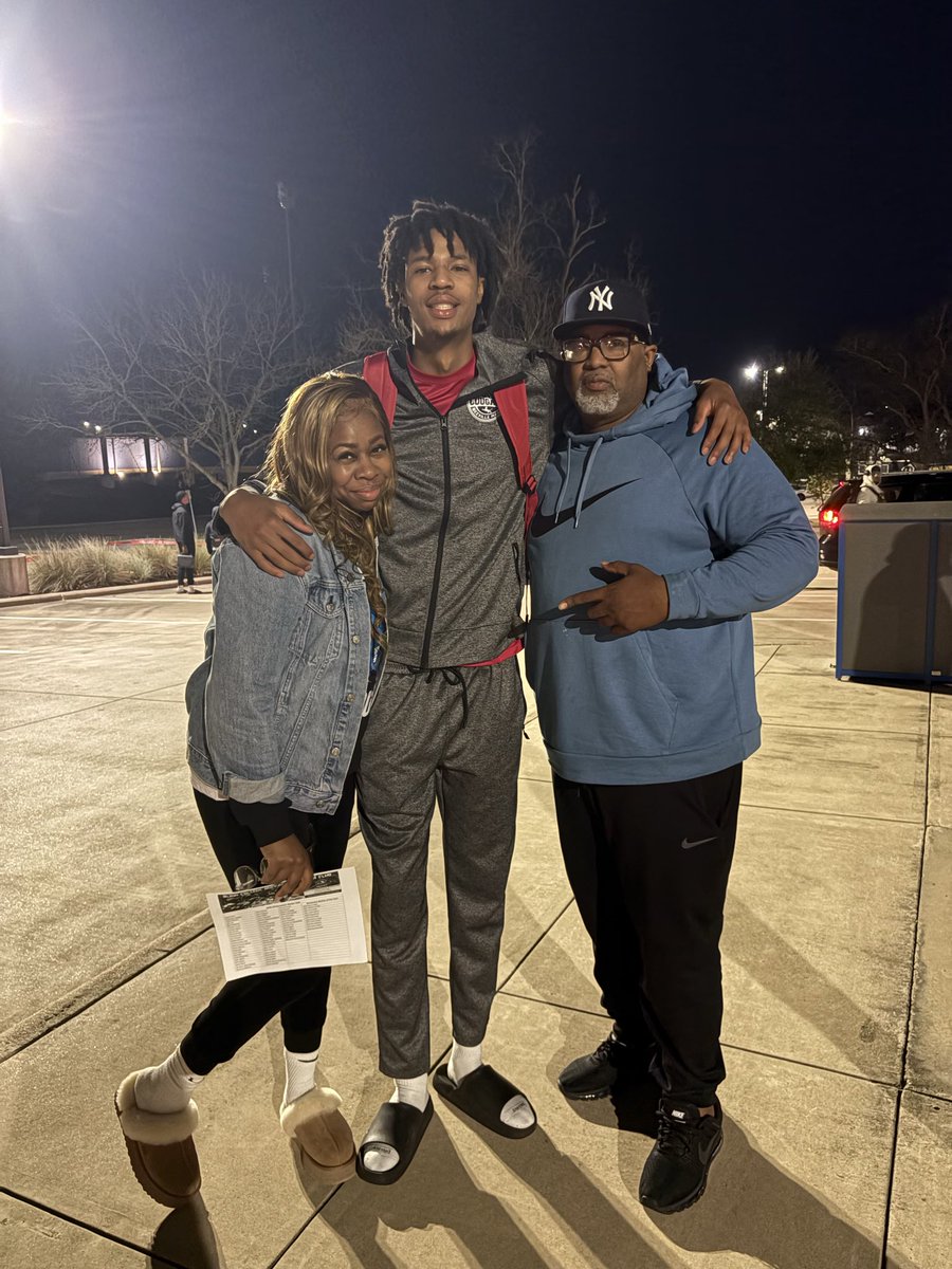 Kenya “Momager” Dozier tweet media