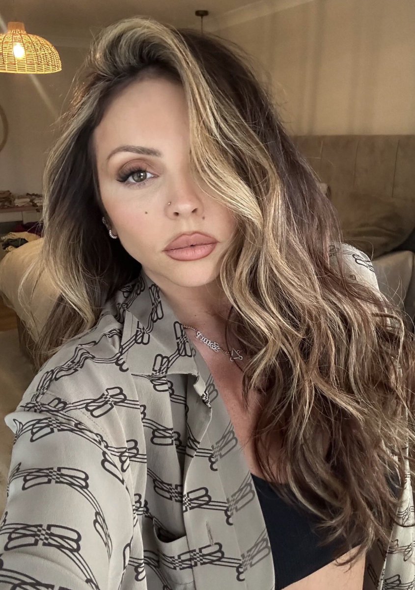 Jesy looks stunning in new photo 🤍