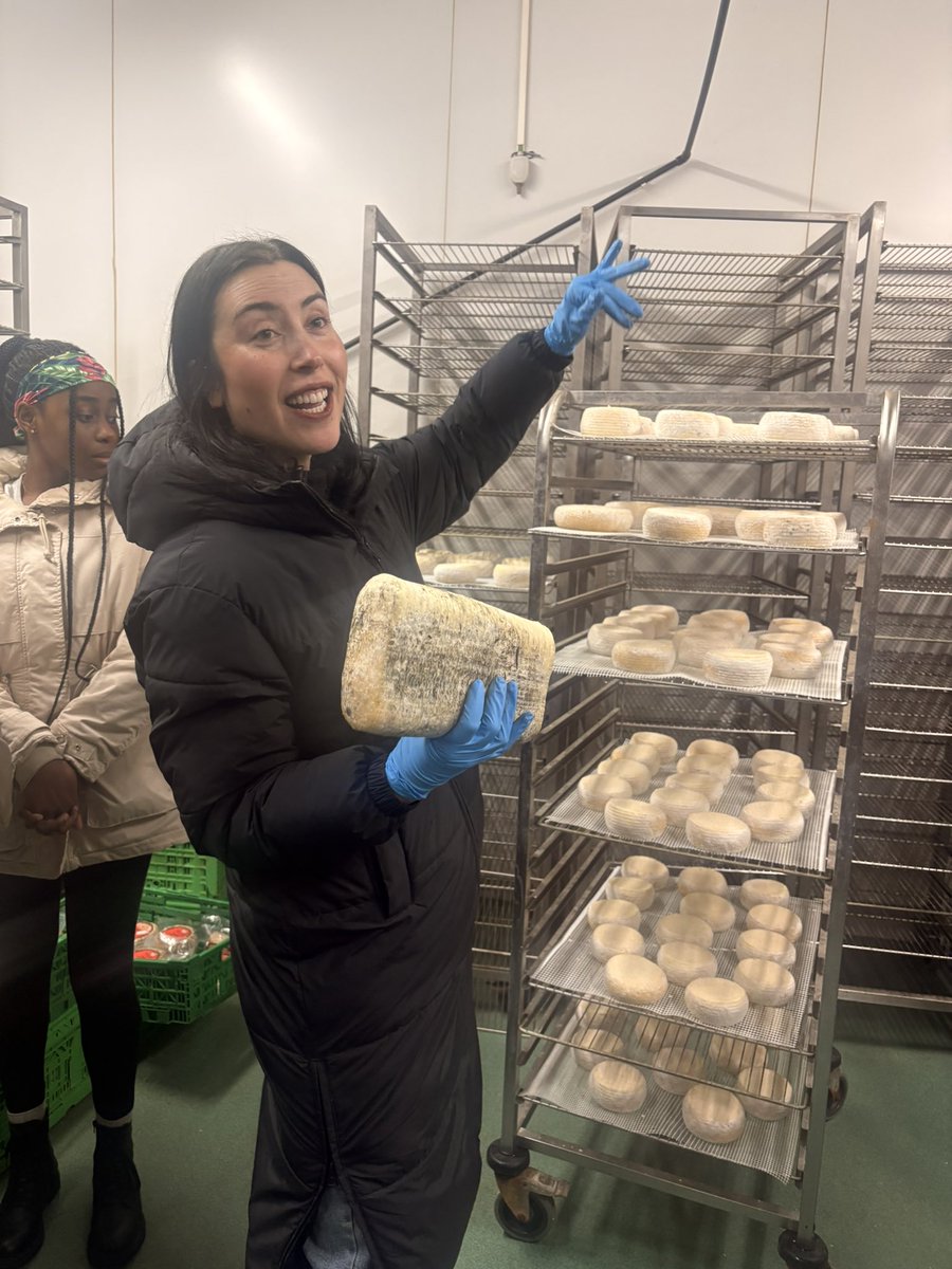 Visitamos la 𝗤𝘂𝗲𝘀𝗲𝗿í𝗮 <a href="/AbueloAitalas/">Quesería Abuelo Aitalas</a> y el 𝗟𝗮𝗴𝗼 𝗦𝗮𝗵𝗲𝗰𝗵𝗼𝗿𝗲𝘀. 
𝗣𝗮𝘂𝗹𝗮 𝗙𝗲𝗿𝗻𝗮́𝗻𝗱𝗲𝘇 nos ha enseñado el 𝗥𝗲𝘀𝘁𝗮𝘂𝗿𝗮𝗻𝘁𝗲 𝗔𝗶𝘁𝗮𝗹𝗮𝘀 y su modelo de emprendimiento rural en el 𝗟𝗮𝗴𝗼 𝗱𝗲 𝗦𝗮𝗵𝗲𝗰𝗵𝗼𝗿𝗲𝘀 
#AulaEmpresaCyL