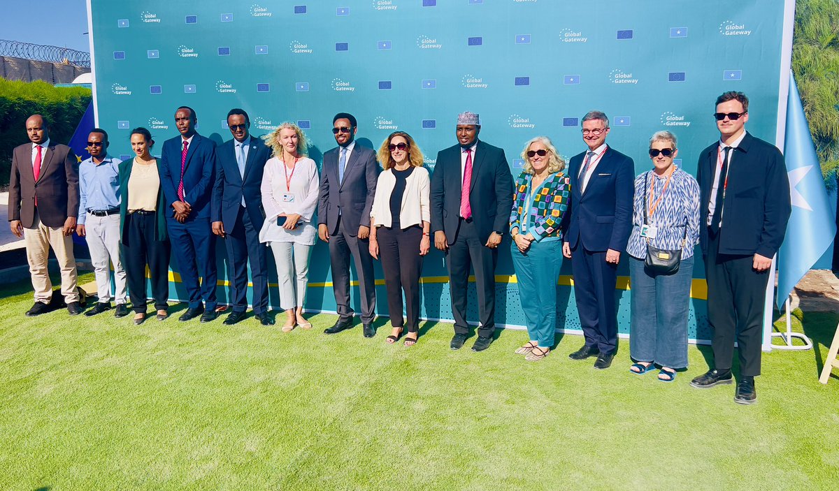 EU_in_Somalia's tweet image. 📢 ✍️Launched today: €102M EU investment to Somalia under #GlobalGateway.

Deputy Director-General at @EU_Partnerships, with Ministers @BihiEgeh and @HonBeenebeene, launched four flagship programmes boosting stability, education, migration management &amp;amp; inclusive growth. 🇪🇺🇸🇴