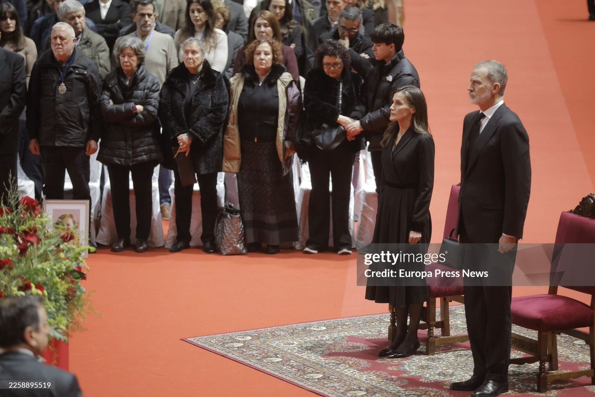 LetFel's tweet image. Los Reyes, presentes durante la misa funeral por las víctimas de Adamuz