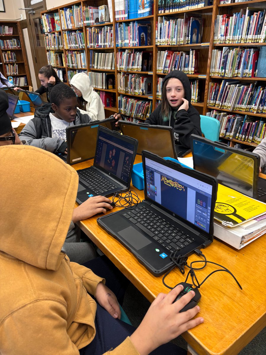 WHGWashington's tweet photo. Our 5th and 6th-grade students tried out today by participating in a Skills Dash for the KidOyO Hackathon Teams, and the Hackathon season is off to a great start!  We’re so proud of their creativity and focus. #WHeCode @WhufsdRams @kid_OYO https://t.co/rDGs2uyWYt
