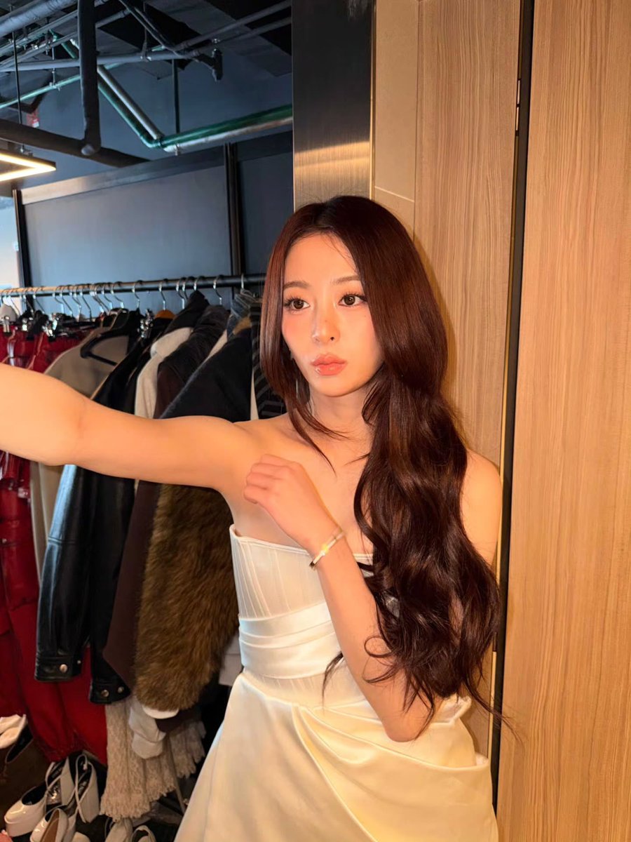 Yunjinf's tweet photo. 1004, 👼 https://t.co/xdKUORb0CP