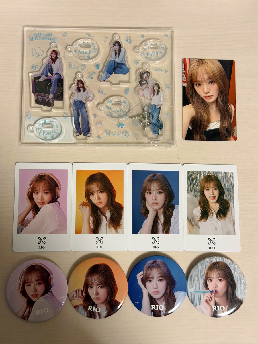 喜怒哀楽リオちゃん揃った🩵 1万円特典自引きできて嬉しい🥹 #NiziU