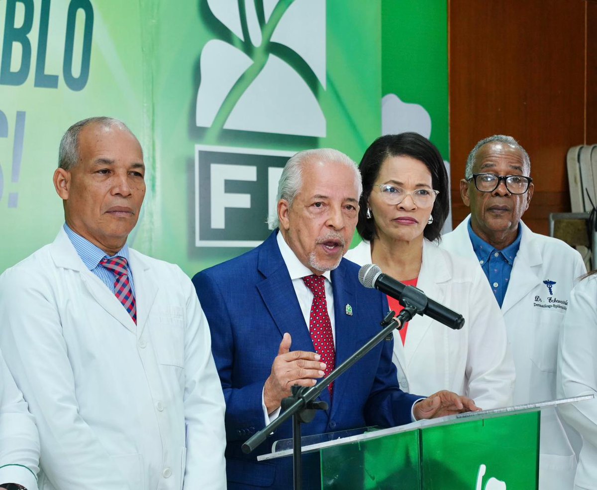 Manolopich's tweet photo. 🚨 ¡ALERTA ROJA EN SALUD! @FPuebloRD denuncia el colapso del sistema sanitario en 2025:
​📉 Crisis en SENASA: Deuda de RD$10,000 millones y morosidad disparada del 1% al 44%.
🏥 Hospitales en ruinas: 92% sin ambulancias y 60 centros con daños graves.
💔 Tragedia humana: Mortalidad materna en 177 por cada 100k y gasto de bolsillo superior al 40%.
​El Dr. Ramón Alvarado señala que la improvisación y los hospitales "inaugurados" sin terminar están costando vidas. ¡Incapacidad que mata! 🇩🇴🆘.