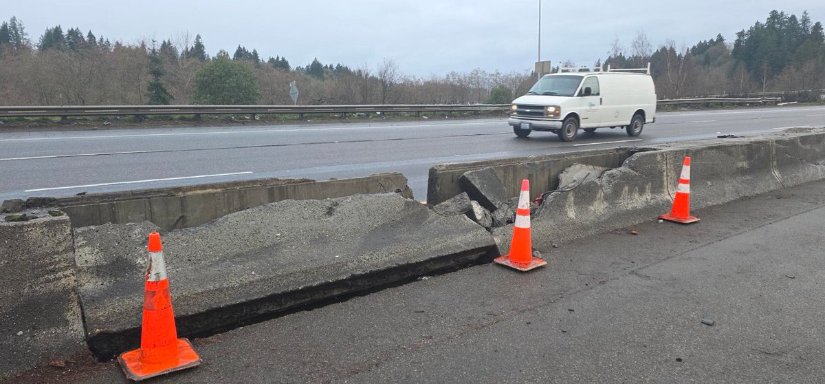 wsdot_tacoma's tweet photo. TODAY!
Expect delays in both directions on I-5 approaching US 101 in Olympia 10 am to 3 pm for emergency repairs (1/29). 
Last night’s crash did quite a number on our center barrier. We know it’s a pain, but work has to be done ASAP. @CityofLacey @cityofolympia  @CityofTumwater https://t.co/DXtJdYckHQ