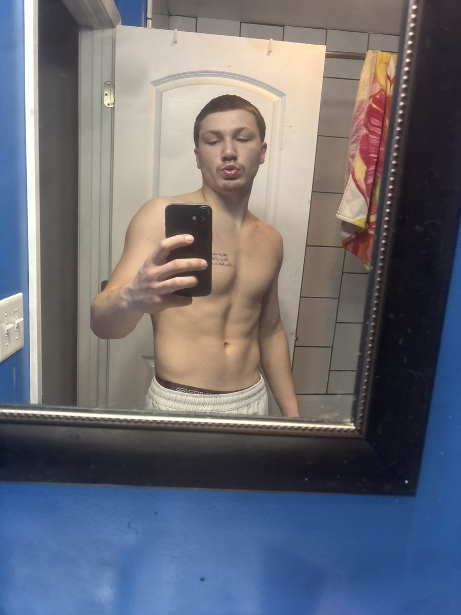 Think you can handle this young alpha 
#findom #feetworship