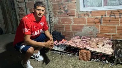 Ahora sí te voy a caer, mal agradecido sin códigos.
Conociste el agua caliente, un techo, las cuatro comidas y te hiciste un asado por primera vez gracias a #Independiente.
Los dirigentes son unos hijos de puta. Pero vos también quedás pegado.
No hay negro que no destiña.