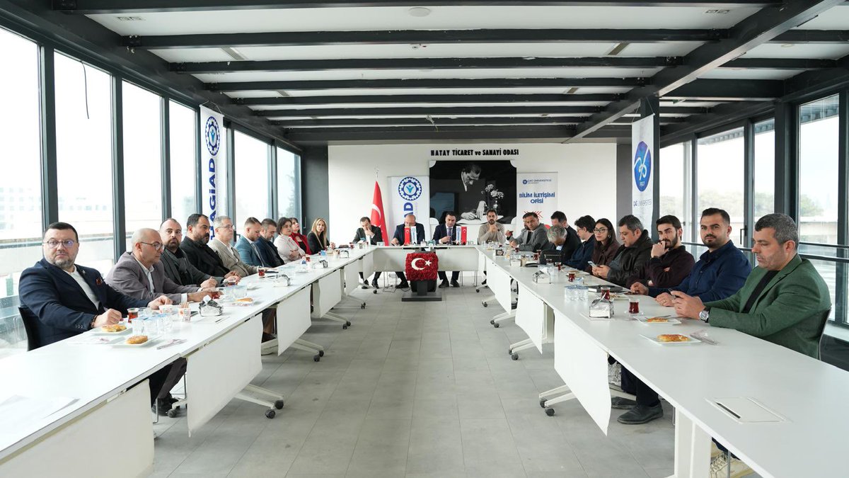 hatay_tso's tweet photo. Çağ Üniversitesi Rektörü Prof. Dr. Murat Koç,
Kariyer Merkezi Müdürü Dr. Öğr. Üyesi Eda Kayhan,
İdari ve Kurumsal İlişkiler Direktörü Öğr. Gör. Leyla Karademir,
Kariyer ve Girişimcilik Kulübü Başkanı Zekeriya Mete Güzelsevgi,
Finans Danışmanı Hakan Çalışkantürk
ve HAGİAD Başkanı @hesmergil katılımlarıyla,
“Jeopolitik Gelişmeler ve Ekonomik Fırsatlar” başlıklı program kapsamında Odamızda sunum ve değerlendirme toplantısı gerçekleştirilmiştir.

Programda üniversite–iş dünyası iş birlikleri, gençlerimizin kariyer gelişimi ve girişimcilik alanında yapılabilecek ortak çalışmalar ele alınmıştır.

Değerli katkıları için kendilerine teşekkür ediyor, bu anlamlı iş birliğinin artarak devam etmesini diliyoruz.
@hataygiad @CagUniversite