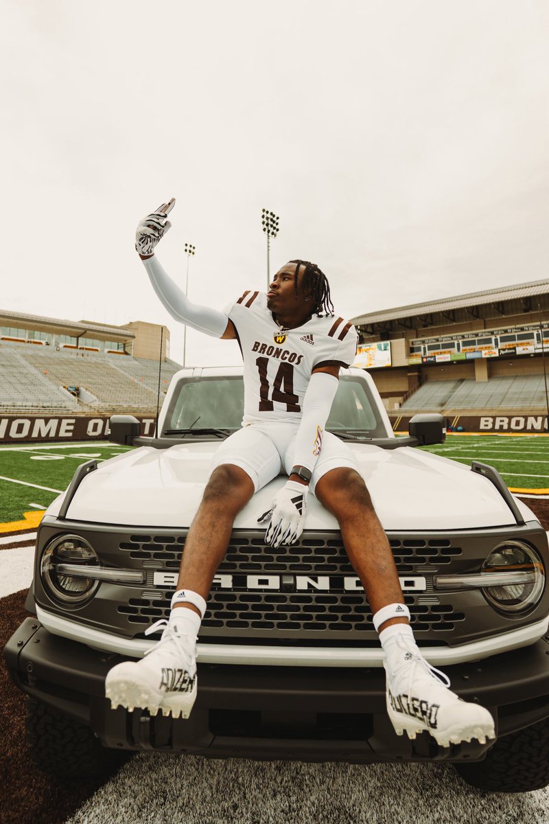 LORENZOBARBER0's tweet photo. Extremely Blessed To Receive An Offer From Western Michigan University! @CoachKPerk @Drew_Moulton @CoachLT39 @coachdixon_OLSM @AllenTrieu https://t.co/BhLAlr8f0W