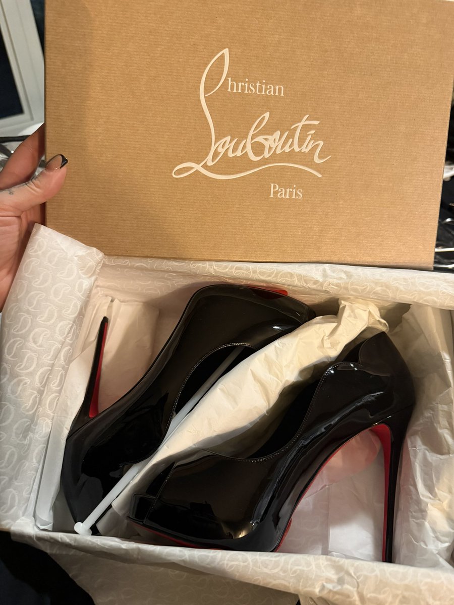 𝖕𝖊𝖓𝖓𝖞 𝖘𝖊𝖇𝖊𝖛𝖗𝖆𝖟𝖉𝖆 tweet media