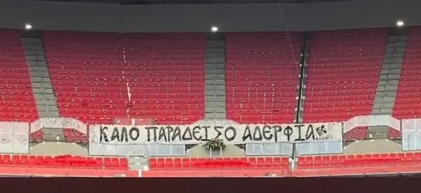 MaxOL69's tweet photo. «  Reposez en paix, mes frères »

Les mots de la banderole dans le parcage du @GroupamaStadium en hommage aux supporters décédés du @PAOK_FC 

Lien: https://t.co/FUnTe5wTT9 https://t.co/CuwB0DLNRS